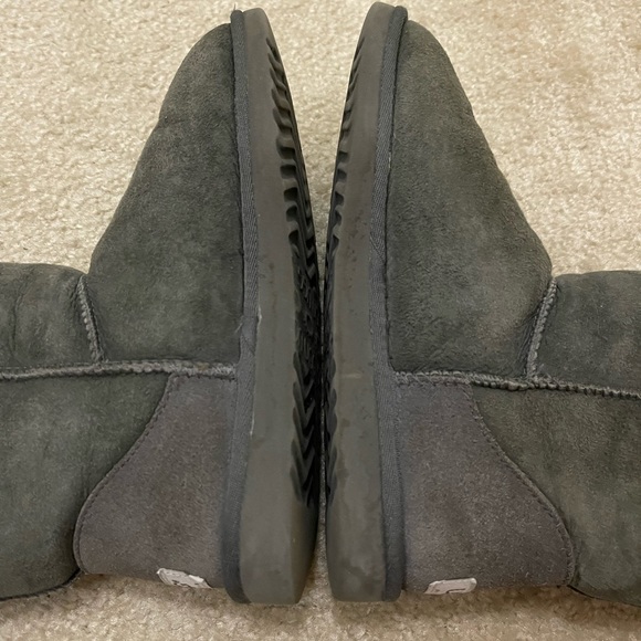 UGG Australia Classic Short Boots Size 8 Color Grey - Picture 6 of 10